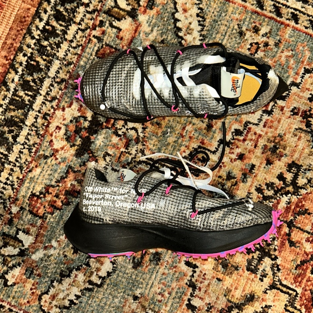 2019 Off- White, Woman’s Vapor Street 'Laser Fuchsia'
